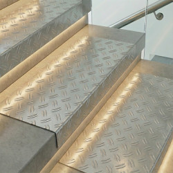 Plaque aluminium damier sur mesure - Achat découpe en ligne