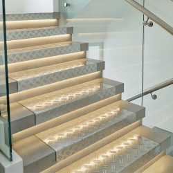 Plaque aluminium damier sur mesure - Achat découpe en ligne