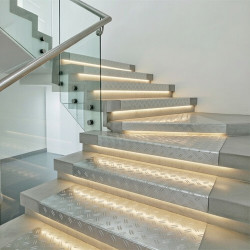 Plaque aluminium damier sur mesure - Achat découpe en ligne