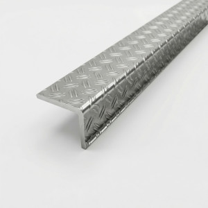 Tread plate stainless steel L profile - Custom non-slip inox angle