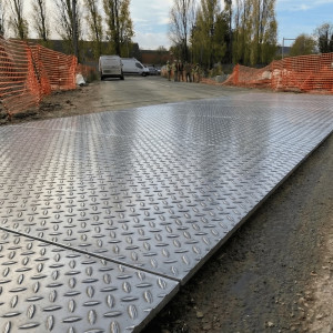 Custom-made steel tread plate road cover - Protection and safety