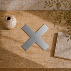 Croix aluminium brossé anodisé sur mesure | John Steel