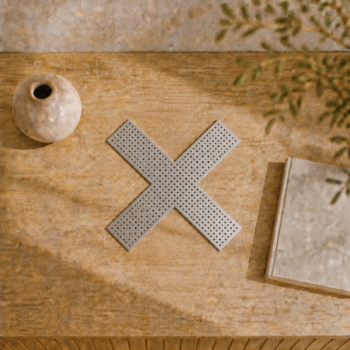 Croix en aluminium perforé sur mesure - John Steel