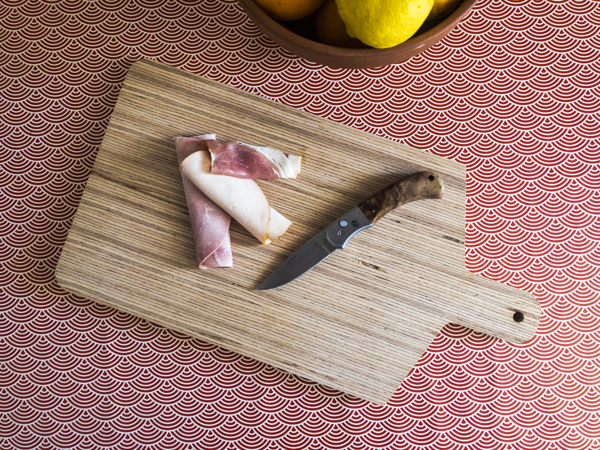 fabriquer-planche-de-découpe-en-bois-cuisine