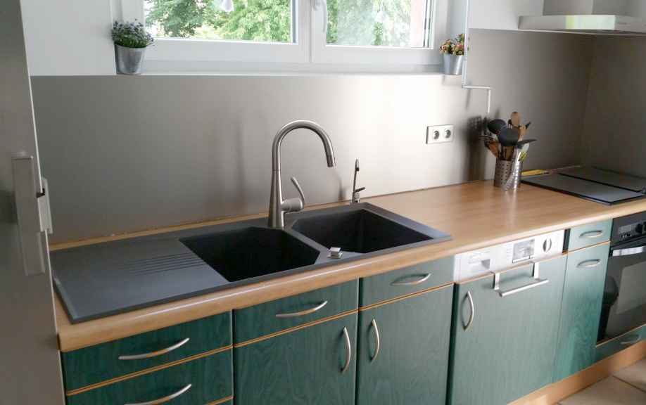 cleaning a custom aluminium splashback 