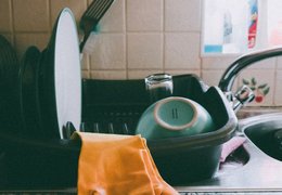 How to naturally clean a wooden countertop?