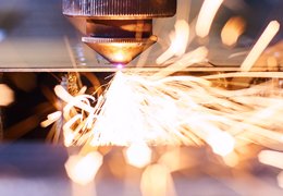 Wie wählt man zwischen Laserschneiden und Plasmaschneiden?