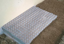 Een kruipruimte afdekken met een antislip metalen plaat 🚶‍♂️