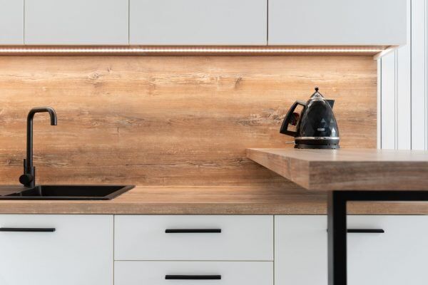 Welches Holz soll ich wählen, um eine Arbeitsplatte herzustellen?