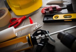 Hoe installeer je een metalen keukenachterwand?