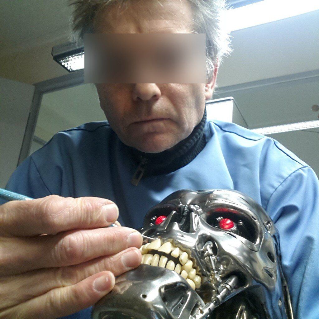 John Steel delivers the first French Skynet Repair Center