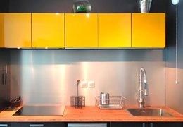 Hoe maak je een RVS keukenachterwand schoon?