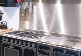 Quale metallo scegliere per il fondo della cappa aspirante?