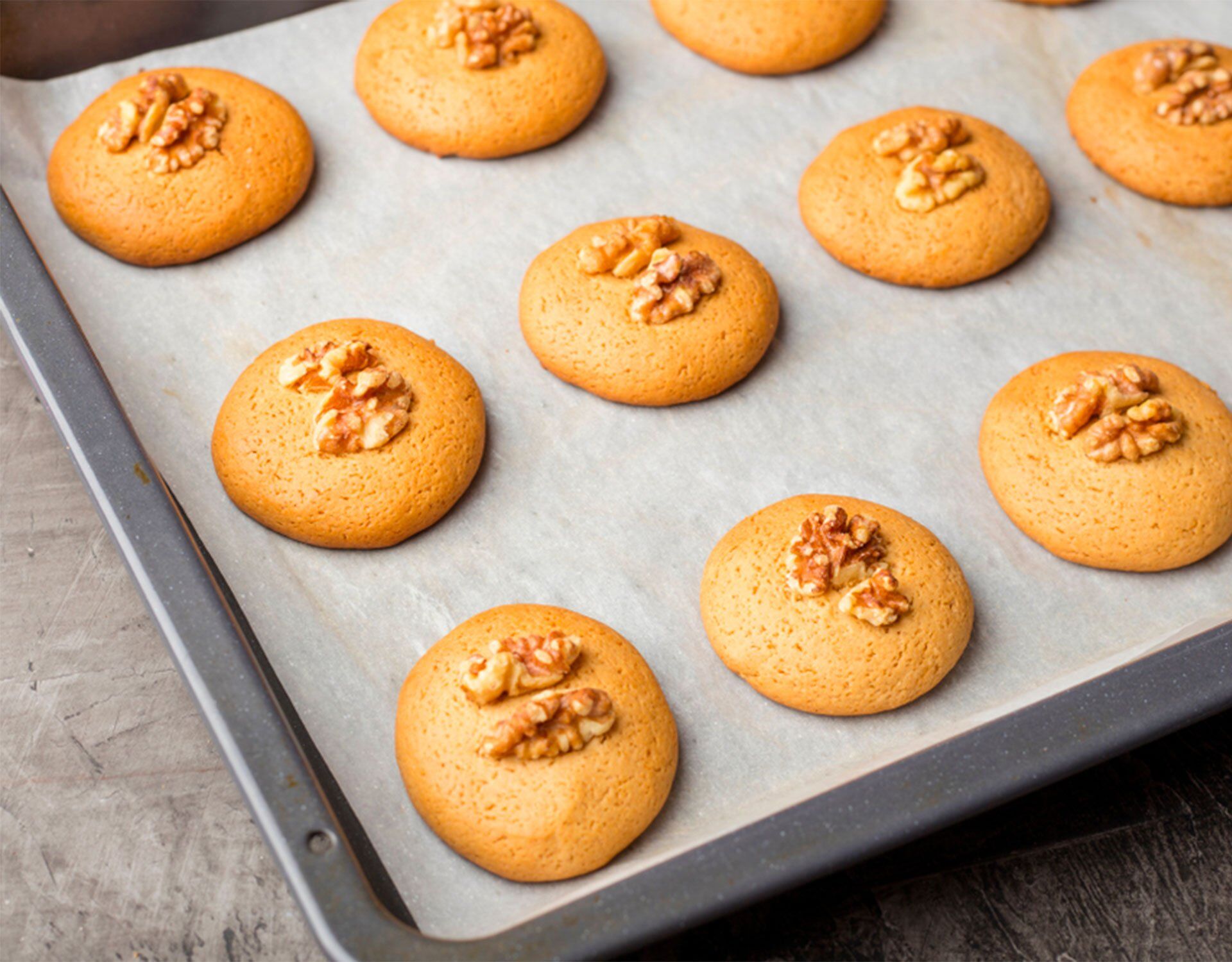 Create a custom baking tray for your oven!