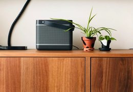 Como remover riscos de um painel de madeira vernizado?