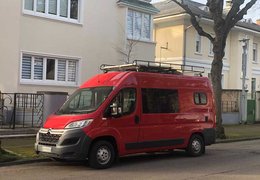 Arredare un furgone con un tavolo in legno su misura!