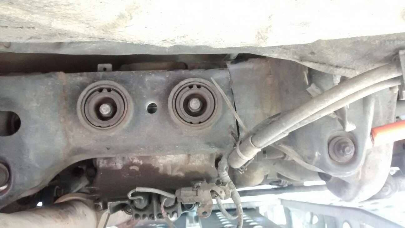 Reforzar el chasis de un coche de drift con una placa de acero a medida