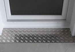 Como fazer um peitoril de porta você mesmo