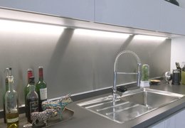 Quel métal pour une crédence de cuisine sur mesure ?