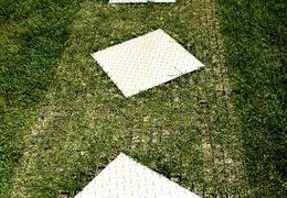 Comment réaliser des dalles de jardin en métal ?