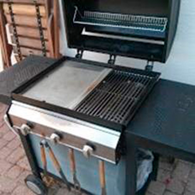 plancha-grill de barbecue d'un client