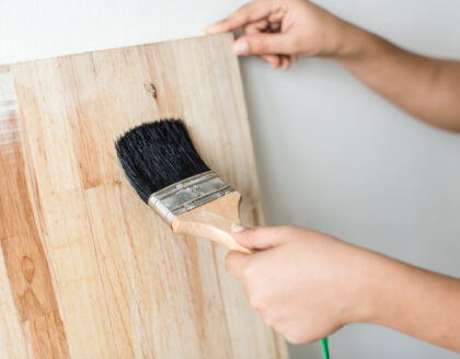 Wie schützt man eine Holzplatte auf natürliche Weise?