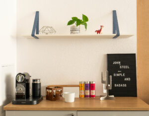 How to make a custom wooden shelf?