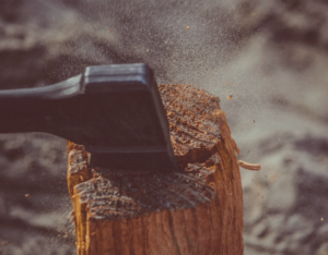 Comment découper un panneau en bois ?