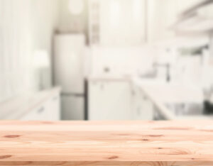 Comment rénover un plan de travail en bois ?