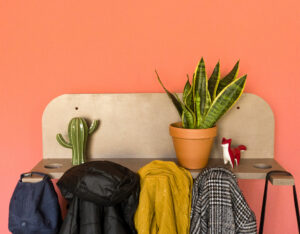 Fabriquer un porte manteau mural en bois sur mesure