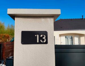 Réaliser vos chiffres de maison sur-mesure, pour un extérieur plein de Steel 🤩!