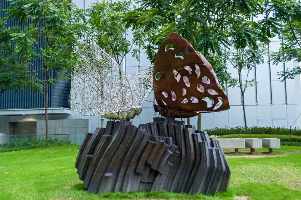 décoartion jardin avec sculpture en métal