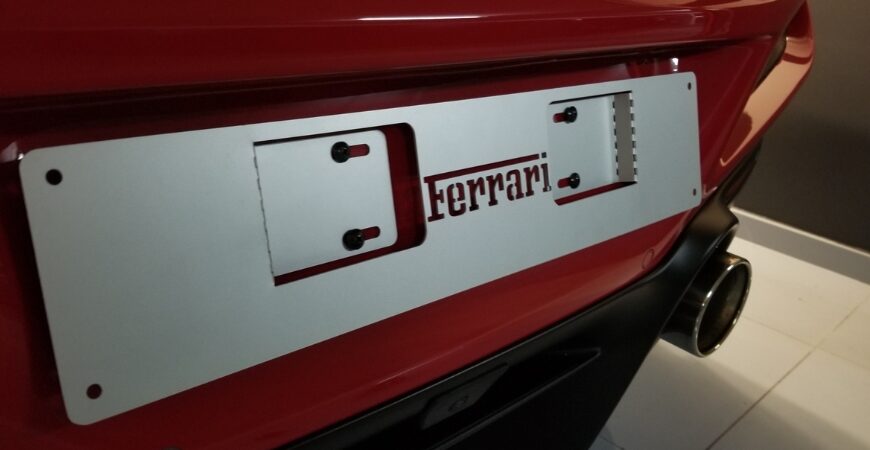 Comment réaliser un support de plaque d’immatriculation en métal ?