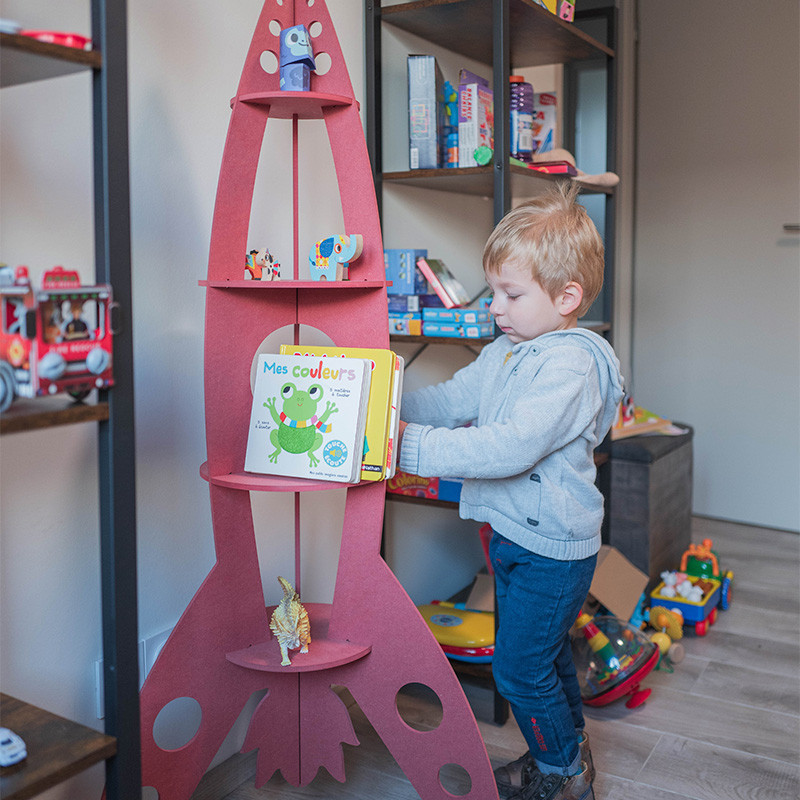 Bibliothèque bois MDF forme fusée rouge enfant