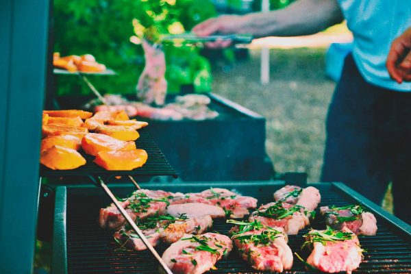 barbecue grill avec des grillades